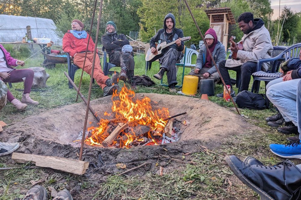 Runde am Feuer