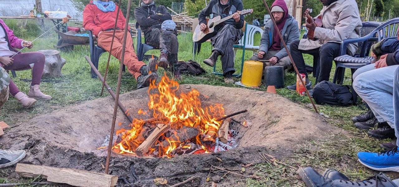 Runde am Feuer